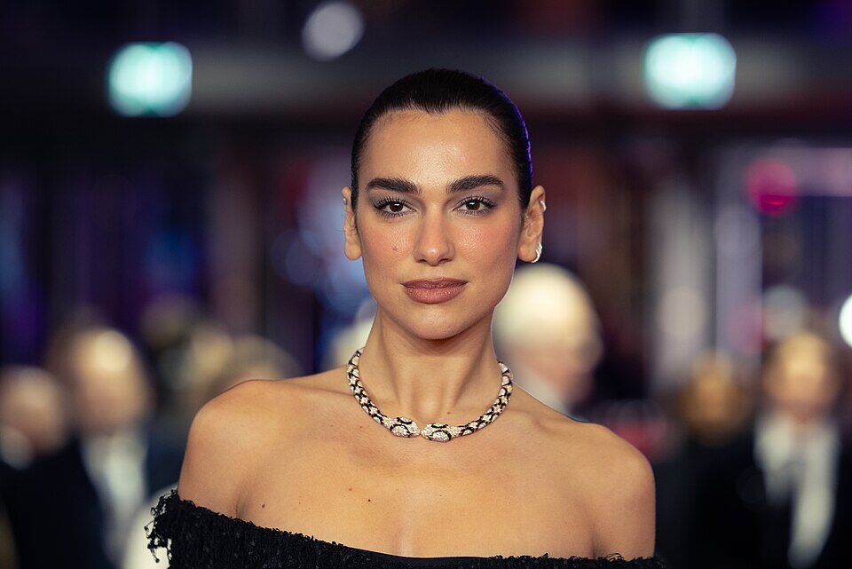 Dua Lipa’s Love Life: Current Boyfriend & Past Relationships