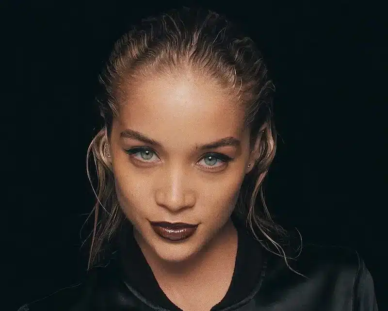 Jasmine Sanders Age: Golden Barbie Model’s Birthday Breakdown