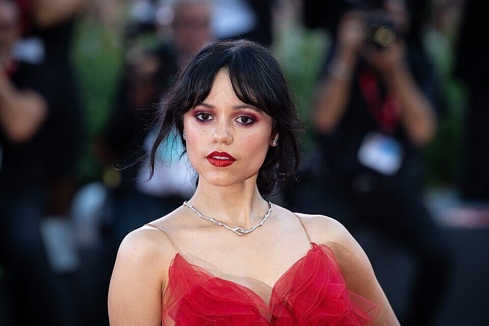 Jenna Ortega’s Boyfriend & Dating History: Complete Relationship Guide