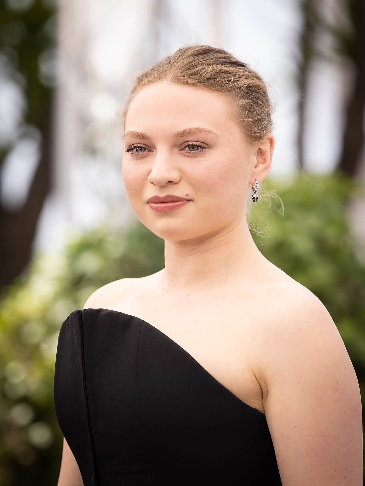 Mia Threapleton - CelebTrendNow