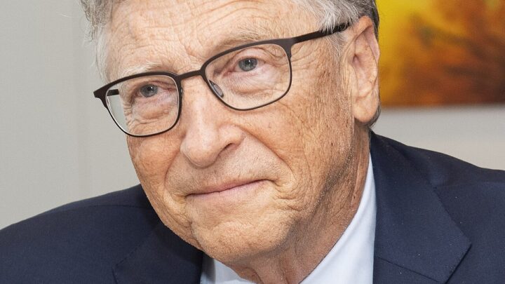 Bill Gates vs Steve Jobs Legacy Salary and Endorsement Deals 2026: Income Sources, Contracts & Brand Partnerships Compared