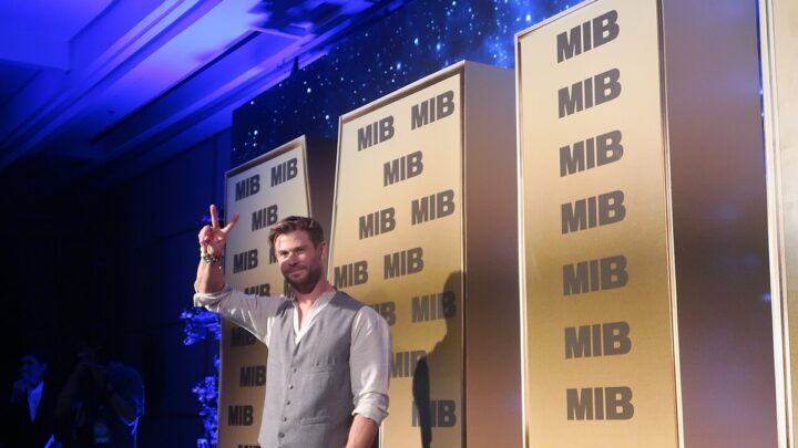 Chris Hemsworth vs Chris Evans Residuals vs Upfront Pay 2026: Passive Income vs Active Earnings Breakdown