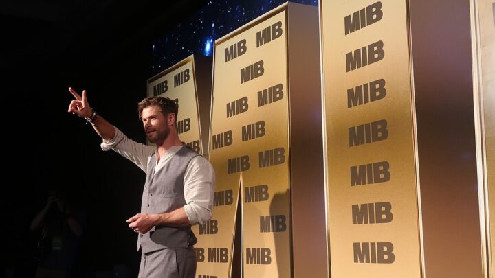 Chris Hemsworth vs Chris Evans Lifestyle and Private Jet Assets 2026: Luxury Living, Travel & High-End Lifestyle Compared
