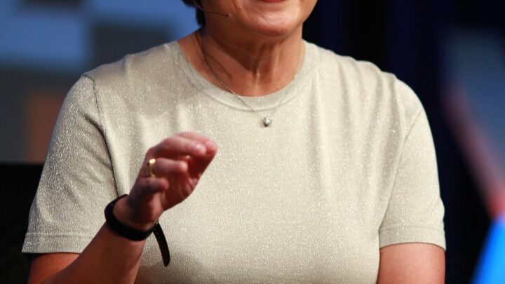 Tim Cook vs Lisa Su Business Ventures and Equity 2026: Startups, Investments & Ownership Stakes Compared