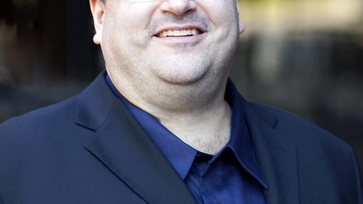 Peter Thiel vs Reid Hoffman Business Ventures and Equity 2026: Startups, Investments & Ownership Stakes Compared