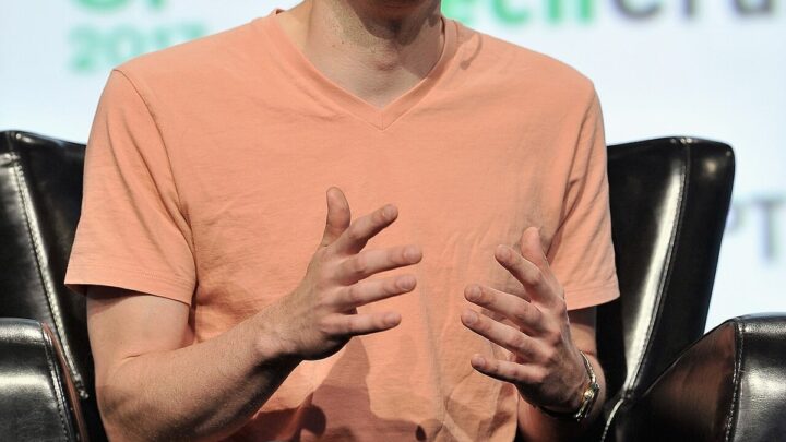Sam Altman vs Mark Zuckerberg Residuals vs Upfront Pay 2026: Passive Income vs Active Earnings Breakdown