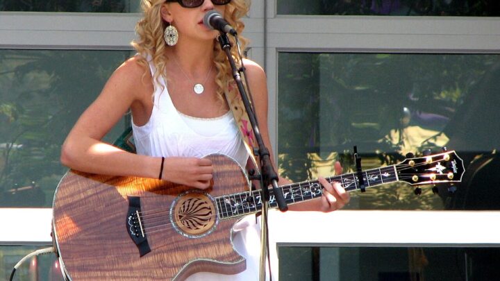 Taylor Swift vs Travis Kelce Salary and Endorsement Deals 2026: Income Sources, Contracts & Brand Partnerships Compared