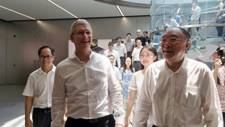 Tim Cook vs Lisa Su Career Earnings Comparison 2026: Lifetime Earnings & Career Revenue Breakdown