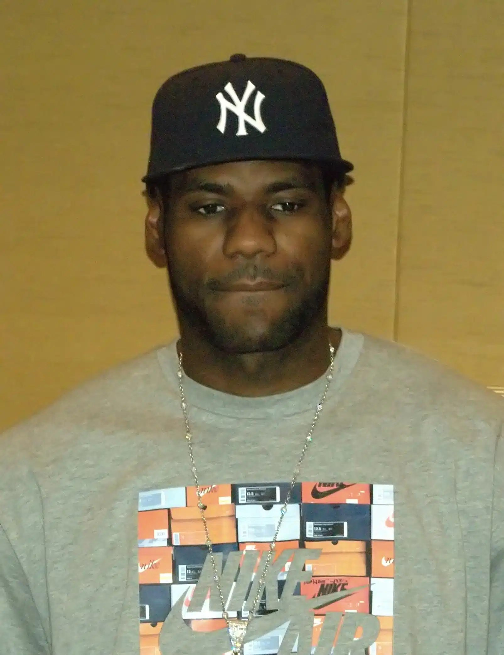 LeBron James - Chevrolet Camaro BMW X7 and Audi R8 V10