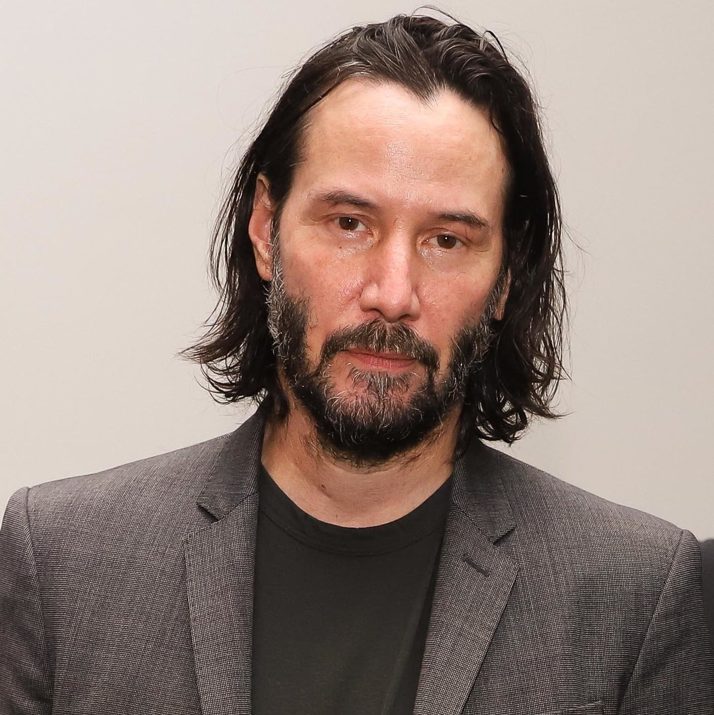 Keanu Reeves - Years of Hotel Living Before Settling Do